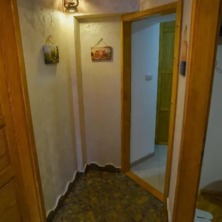 Apartament Familija 77