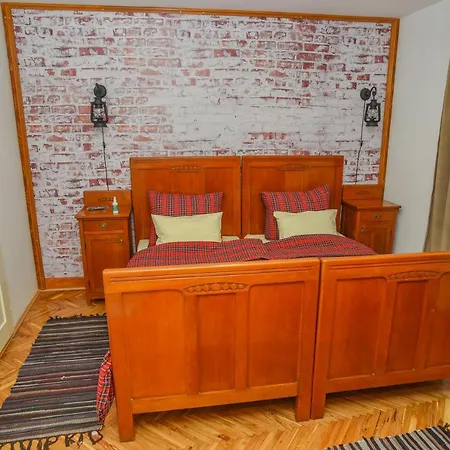 Apartament Familija 77