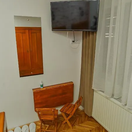 Apartament Familija 77 *