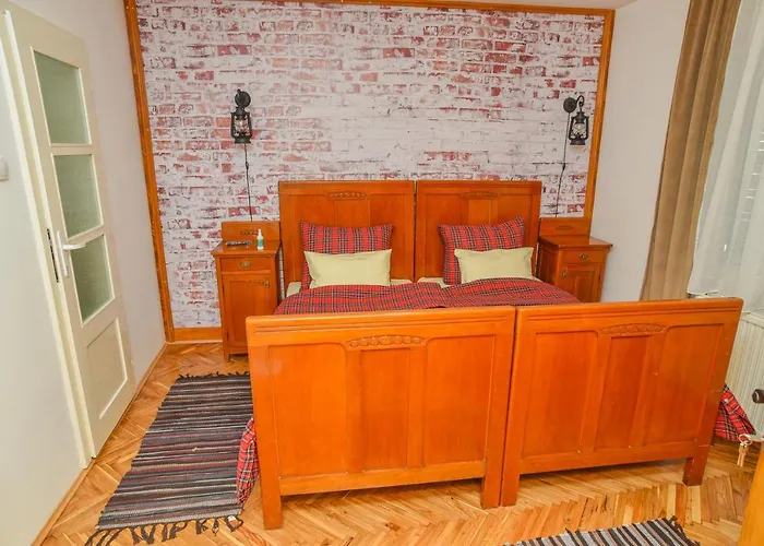 Appartement Familija 77 *