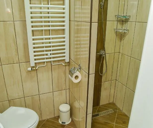 Appartement Familija 77 *