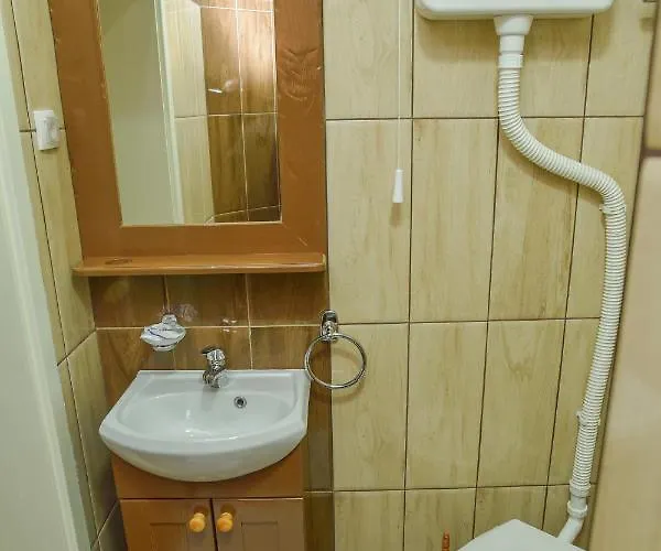 Appartement Familija 77 *