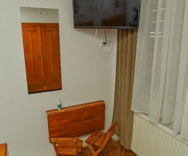 Appartement Familija 77 *